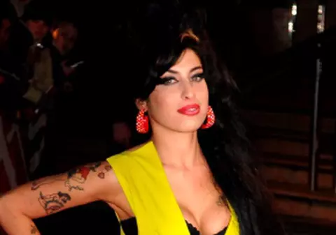 Amy Winheouse, chemată în faţa justiţiei