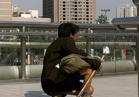 Un cerşetor român din Italia pretinde că e "fost fotbalist la Steaua"