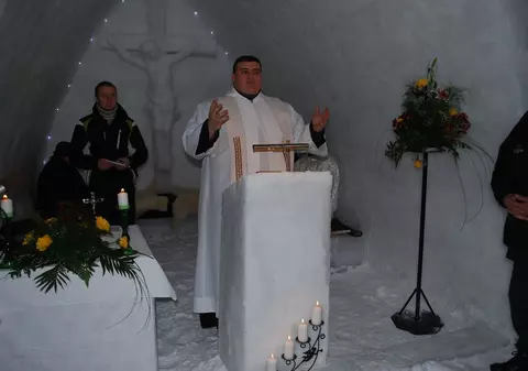 A fost sfinţită Biserica de Gheaţă de la Bâlea Lac 
