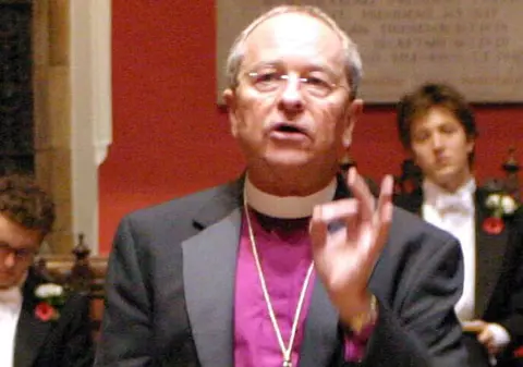 Un episcop homosexual alături de Obama, la ceremonia de învestitură