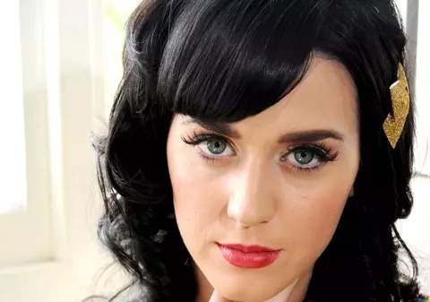 Katy Perry, obligată să returneze un premiu primit din greşeală
