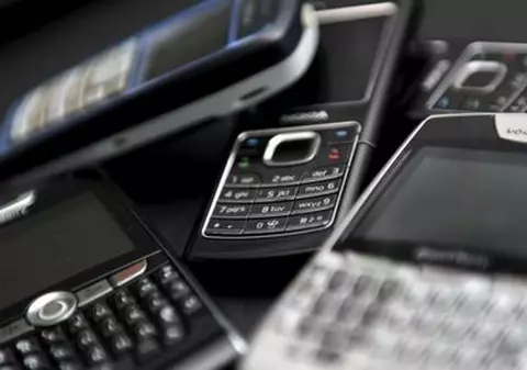 Convorbirile telefonice şi SMS-urile, stocate şase luni 