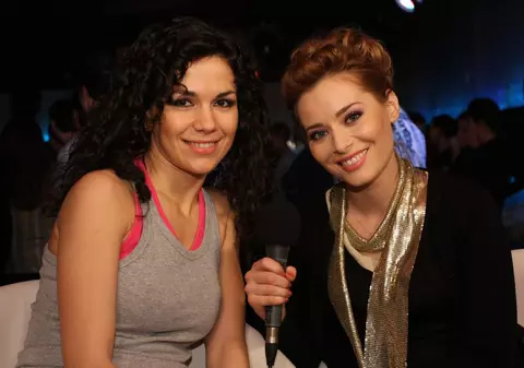 Laura Cosoi predă bachata