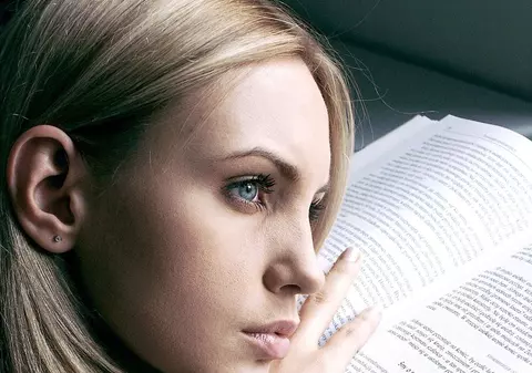 Interzise la şcoală pentru că sunt "prea blonde"