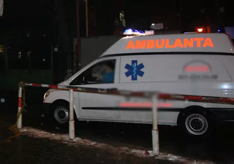 A murit după ce a fost pasat de la un spital la altul