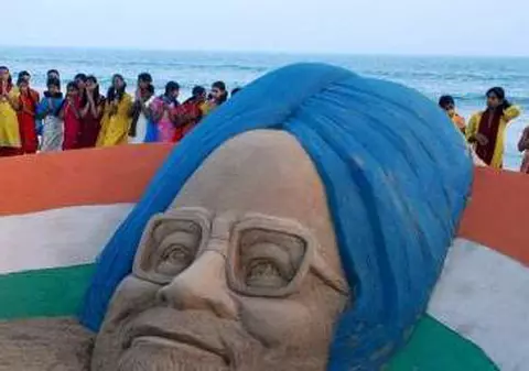 Susţinere inedită pentru premierul indian Manmohan Singh 