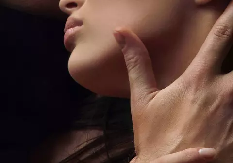 A trezit-o la viaţă cu un sărut