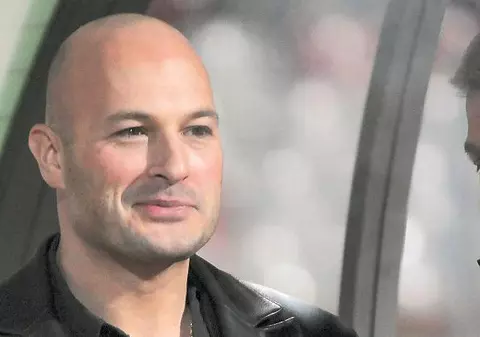 Paszkany stă în casa lui Dragomir