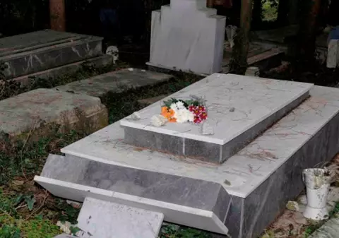 Japonezii vor avea parte de cavouri multimedia