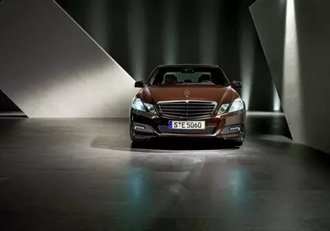 Noul Mercedes-Benz E-Klasse a debutat la Detroit 