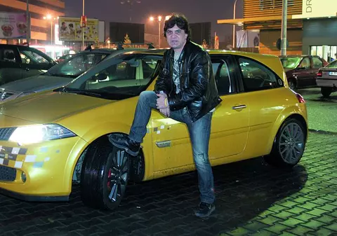 Boro, de la Iris, are bolid de raliu