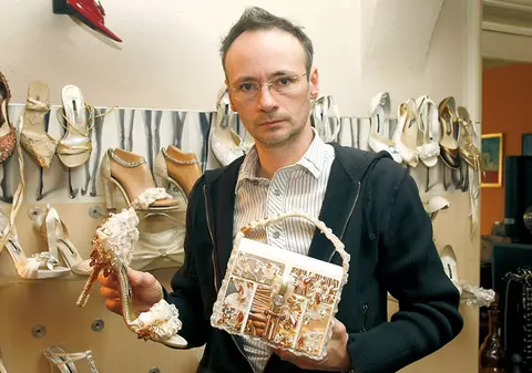 Mihai Albu a creat sandale cu 200 de cristale Swarovski