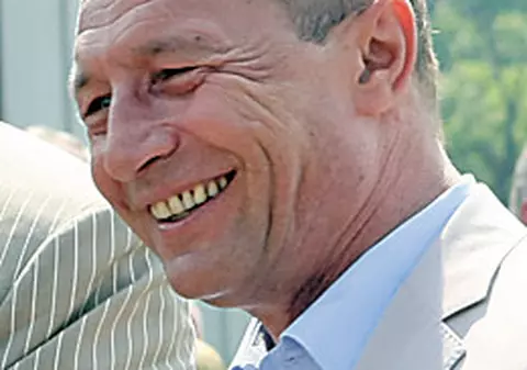 Voiculescu îi cere lui Băsescu să aibă grijă la ajutoarele de stat 