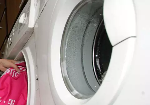 O fetiţă de patru ani a murit în maşina de spălat 