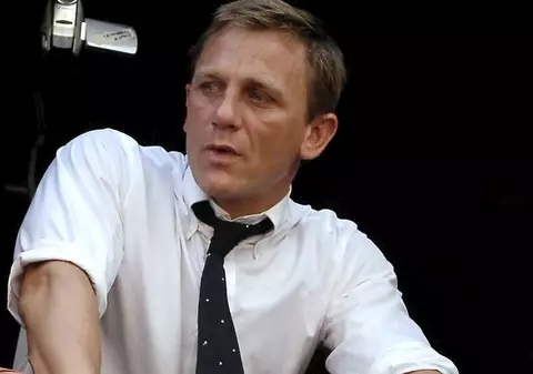 Daniel Craig a scormonit prin gunoi ca să-şi ajute un prieten