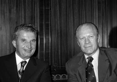 Ceauşescu a cerut rachete de la americani