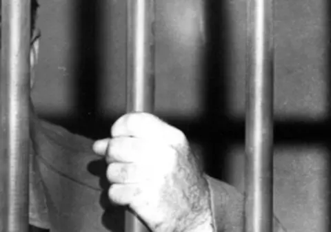 O judecătoare a achitat doi gemeni pentru că nu ştia care este vinovatul