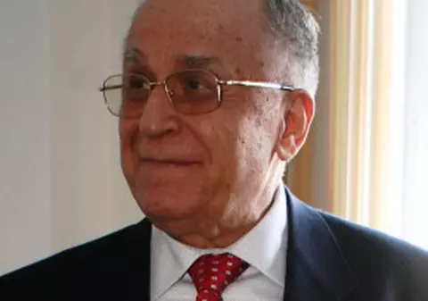 Iliescu îşi pune oamenii în guvern