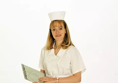 O asistentă a mers 15 km prin zăpadă ca să salveze o pacientă 