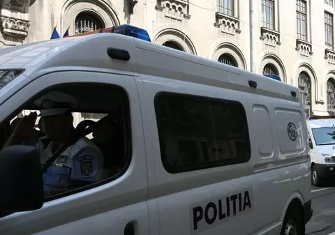 Fratele lui Dinel Staicu a tras două focuri de armă într-un restaurant