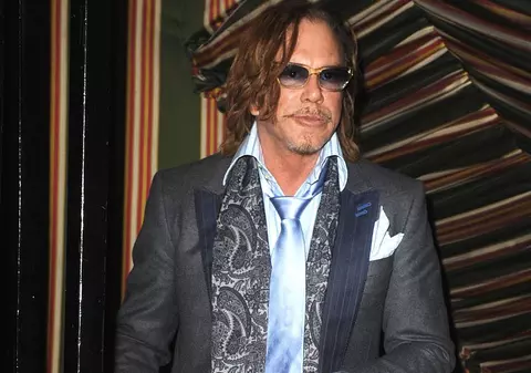 Mickey Rourke, surprins pe aeroport cu 36 de kilograme de pantofi
