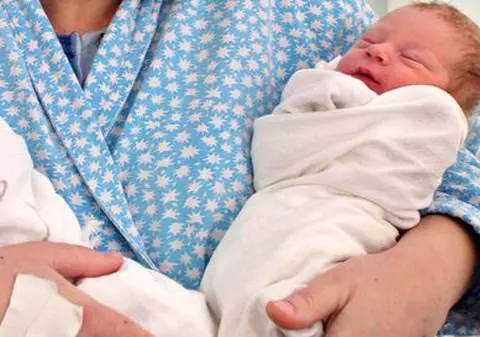 Sunt gemeni, dar s-au născut în zile diferite