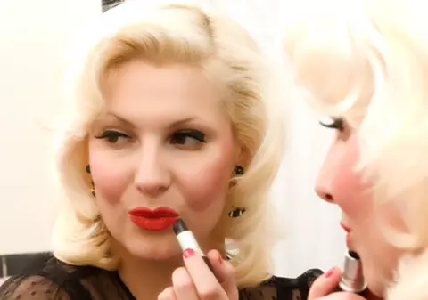 Soţia infidelă a plătit 200.000 € daune morale 