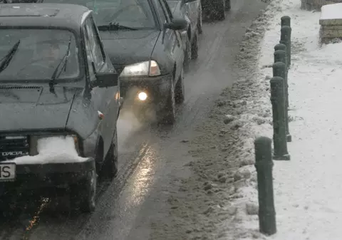 Ninsoarea a cauzat peste 90 de accidente în Capitală