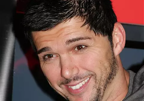 Solistul INXS e falit şi locuieşte într-o maşină! 