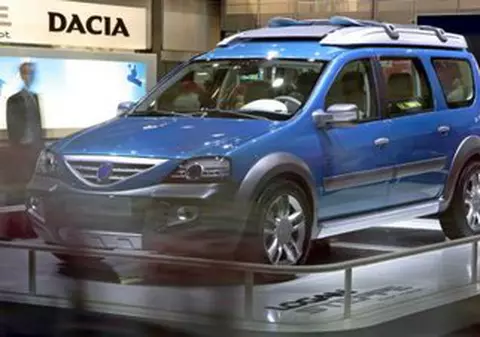 Nemţii îi aduc pe angajaţii Dacia şi sâmbăta la muncă