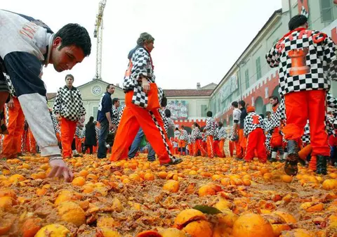 Începe carnavalul bătăilor cu portocale, de la Ivrea