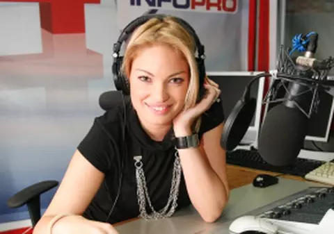 Valentina Pelinel defilează pe podiumul Radio InfoPro