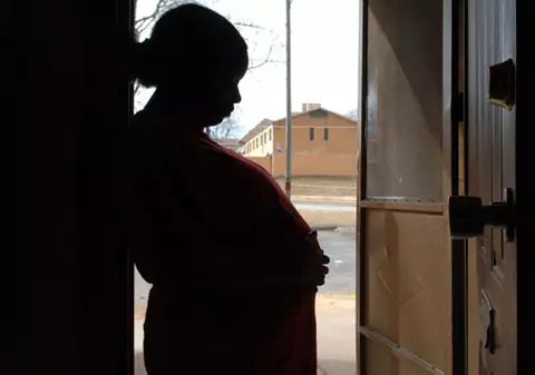 La nouă ani e însărcinată cu gemeni