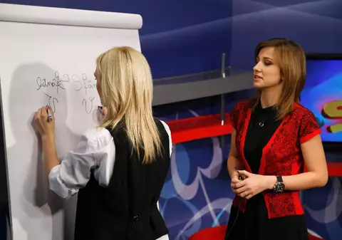 Adela Popescu şi Dana Rogoz, demonstraţie de grafie cu ambele mâini 