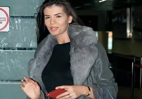 Moni s-a întors din Italia