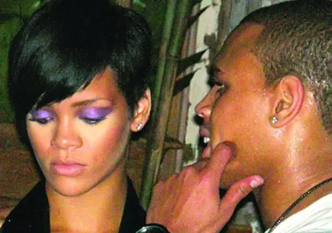 Rihanna, bătută din cauza lui Paris?