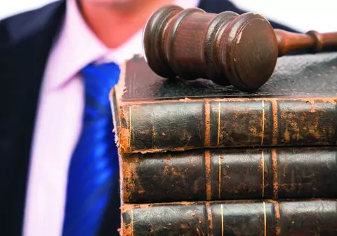 A câştigat ca avocat 2 500 000 € pe an!