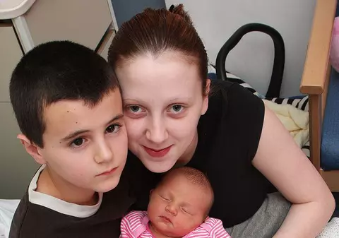 Tăticul de 13 ani, victima unor profitori?