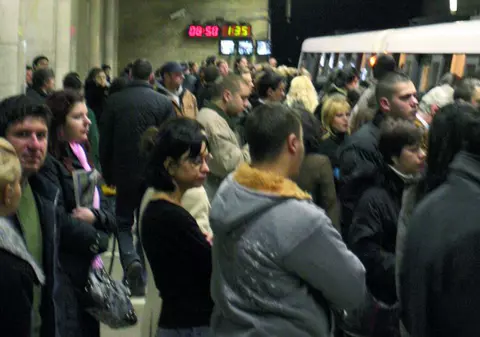 A făcut infarct în staţia de metrou