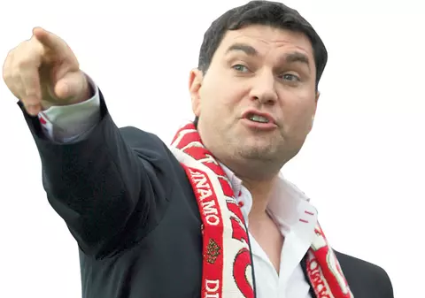 «Câinii» atacă federaţia