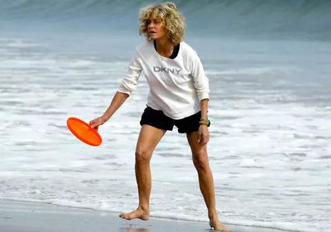 Cancerul nu iartă: Farah Fawcett şi-a luat adio de la prieteni!