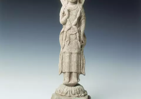 A furat statuete budiste din temple... ca să se roage mai bine