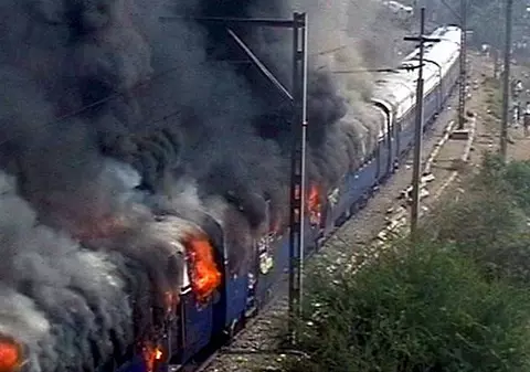 Locomotiva trenului internaţional Bucureşti-Budapesta a luat foc!