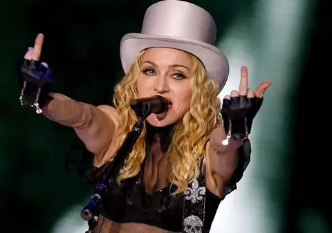 Madonna, bombardată cu DVD-uri horror