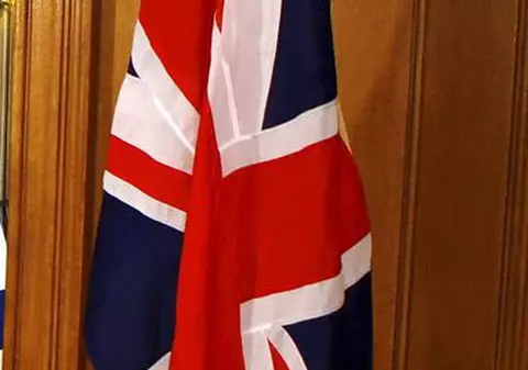 Consilier britanic suspendat pentru declaraţii jignitoare la adresa romilor români