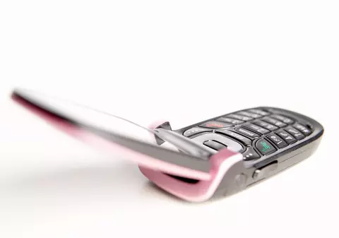 Acumulator de telefon care se poate încărca în doar 10 secunde