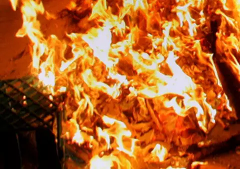 Românul care şi-a dat foc în Italia a murit