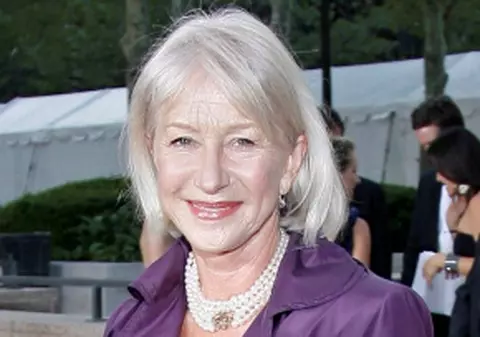 Helen Mirren a primit cadou o pereche de chiloţi purtaţi!