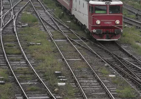 12 000 de angajaţi CFR vor fi daţi afară