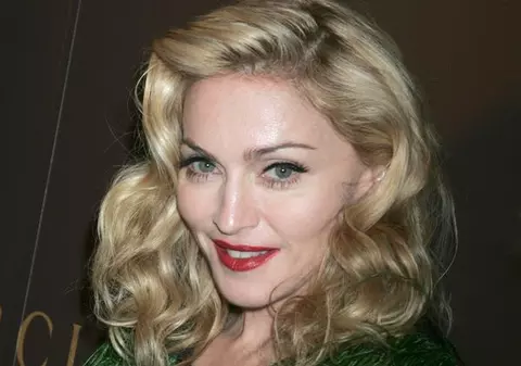 Madonna nu-l lasă pe Jesus să vorbească la telefon